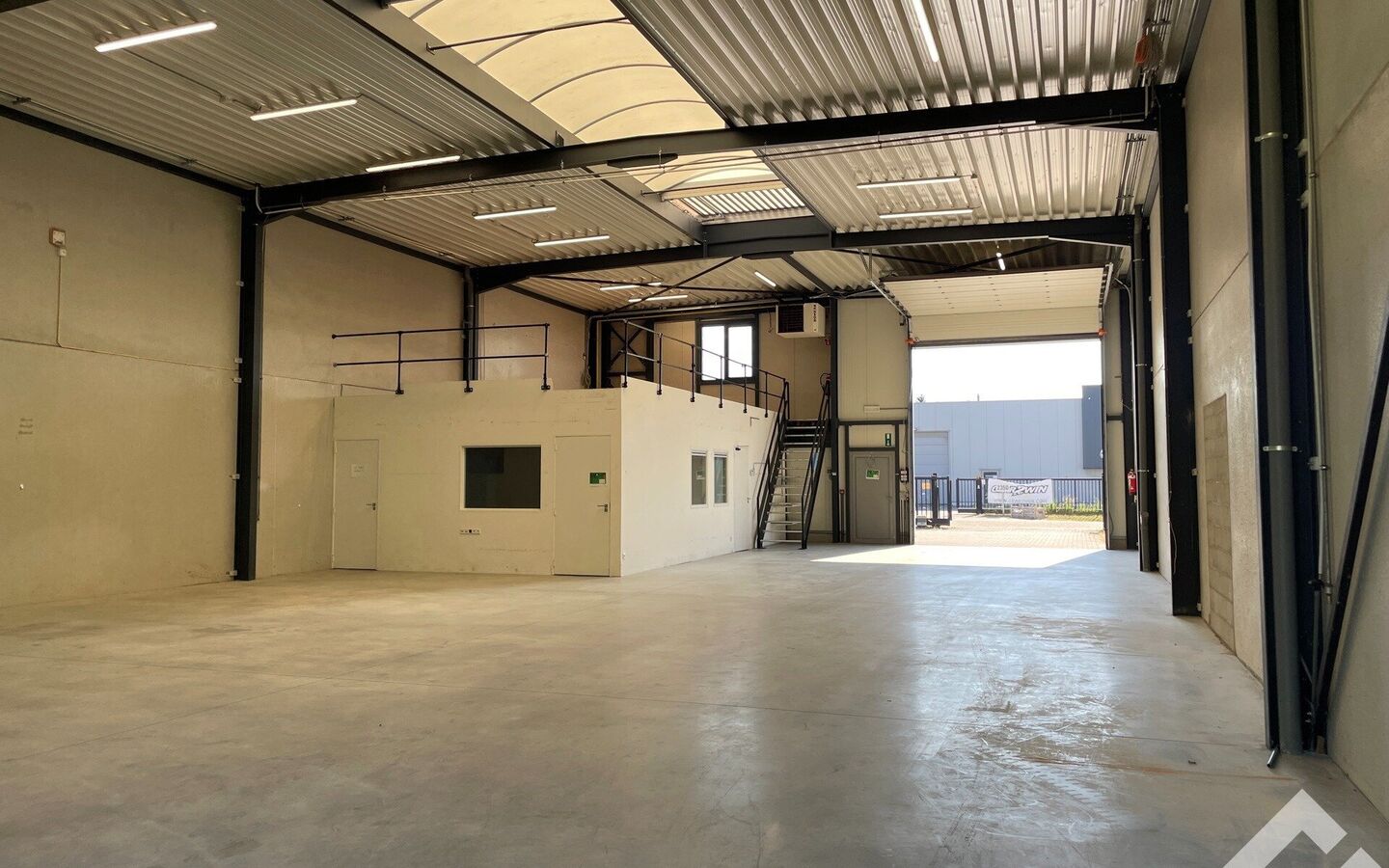 Industrieel gebouw te huur in Lommel