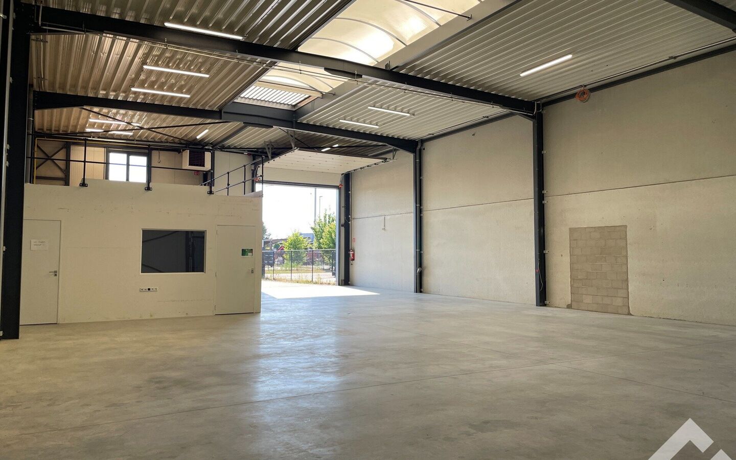 Industrieel gebouw te huur in Lommel