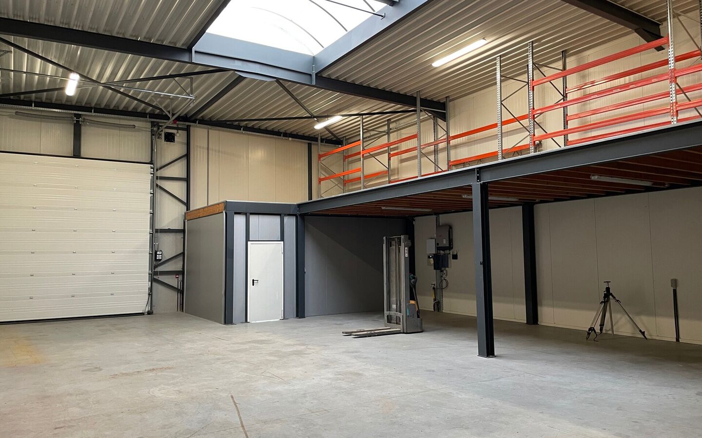 Industrieel gebouw te huur in Lommel