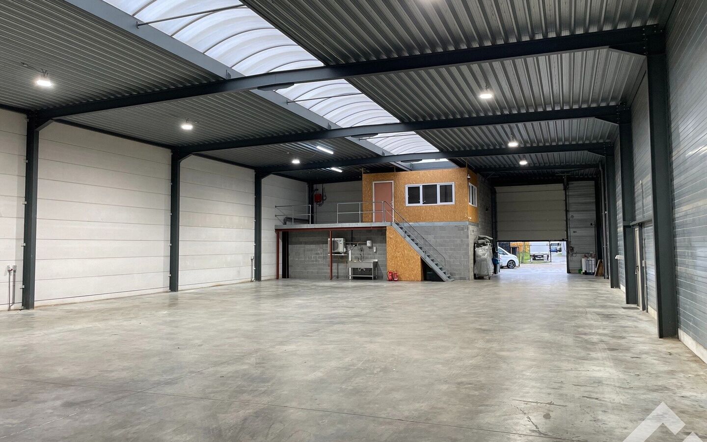 Industrieel gebouw te huur in Lommel