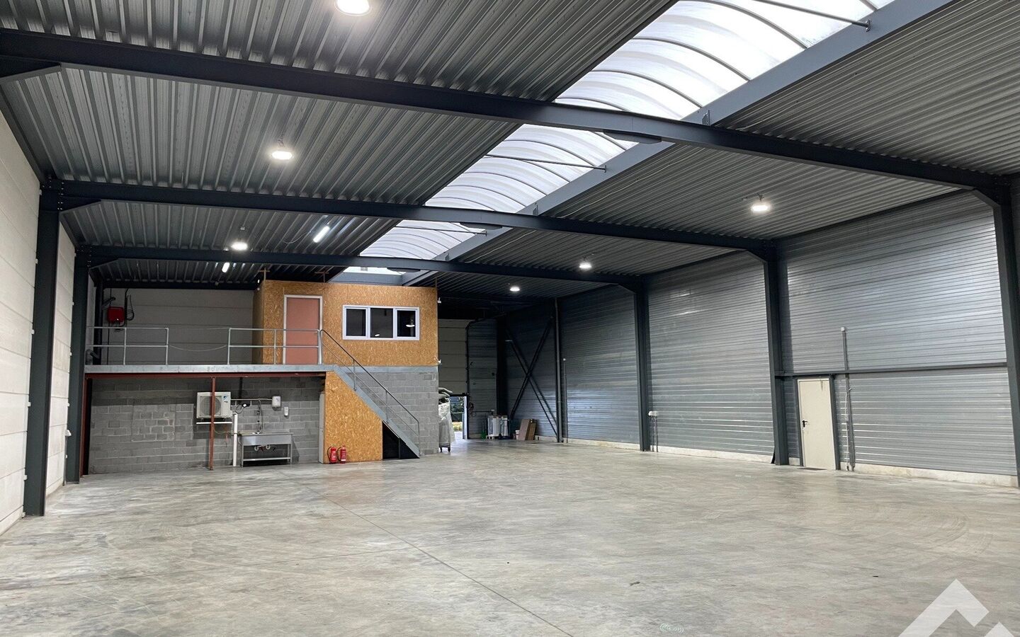 Industrieel gebouw te huur in Lommel