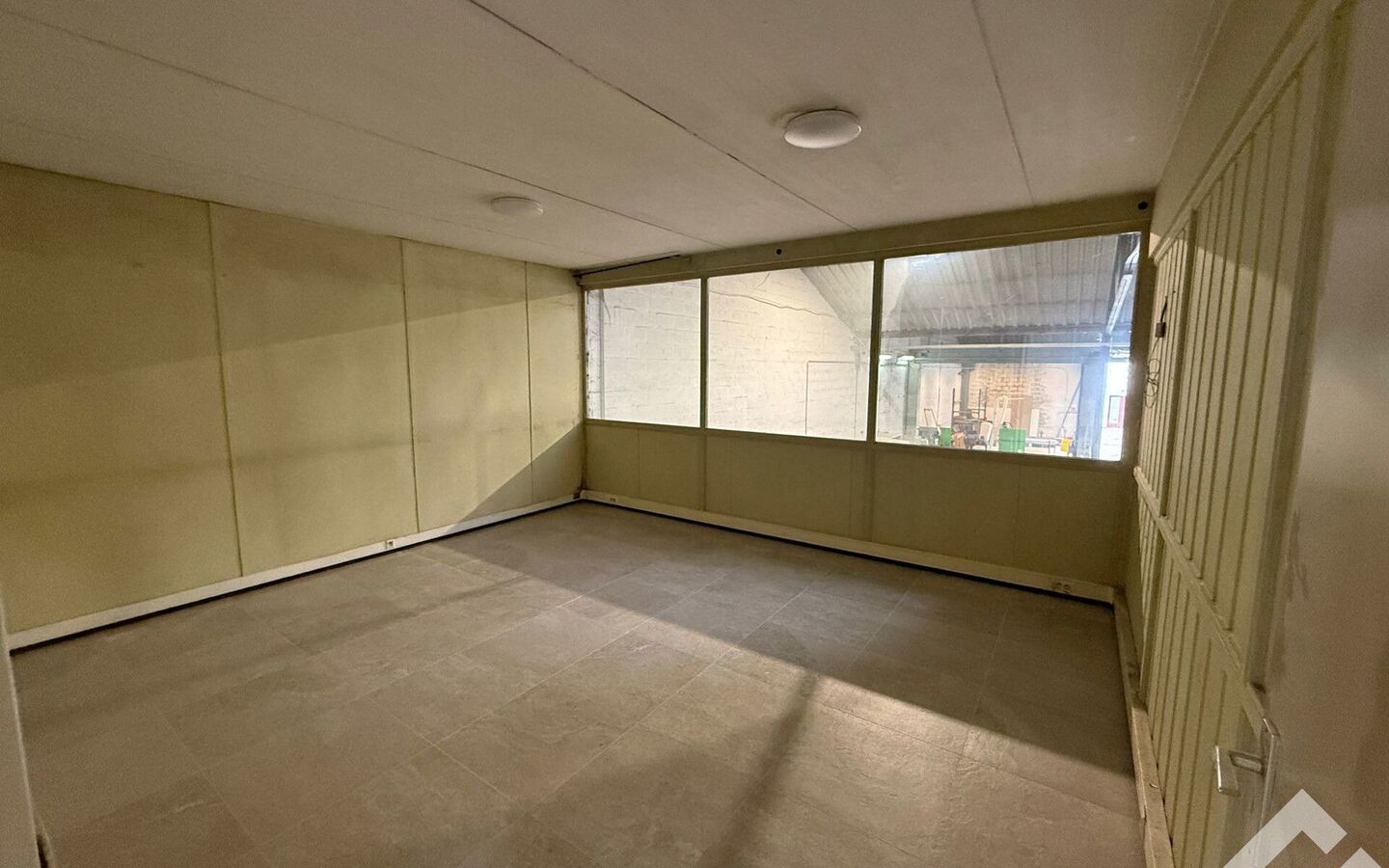 Industrieel gebouw te huur in Mol