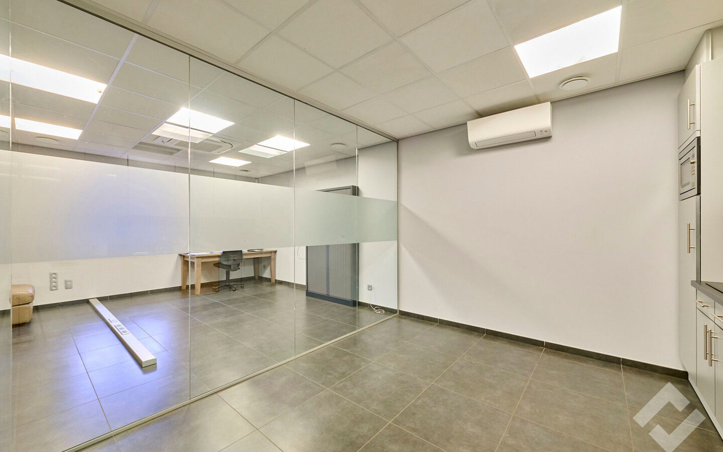 Industrieel gebouw te koop in Lommel