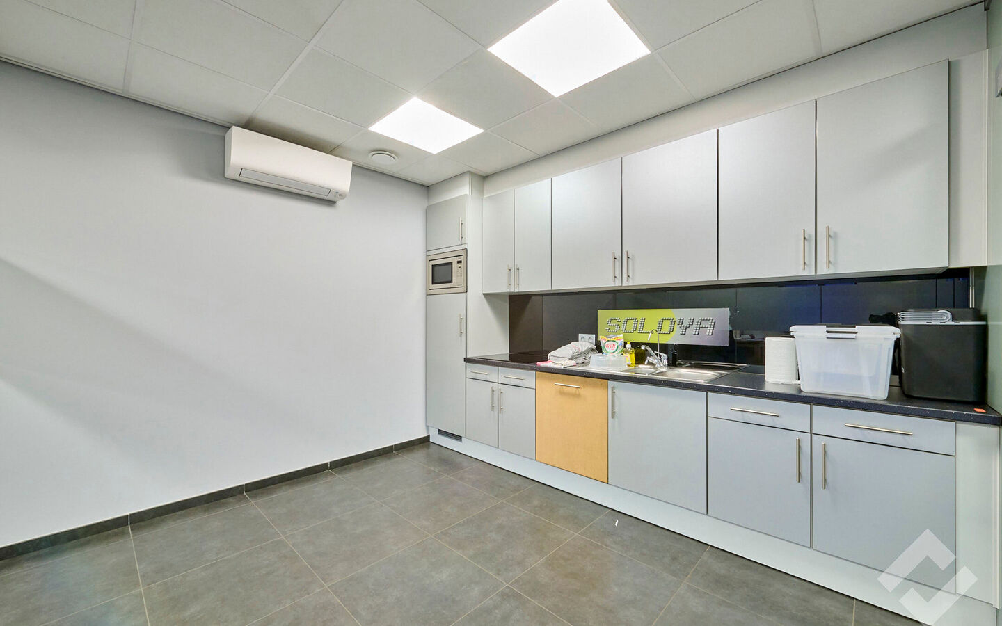 Industrieel gebouw te koop in Lommel