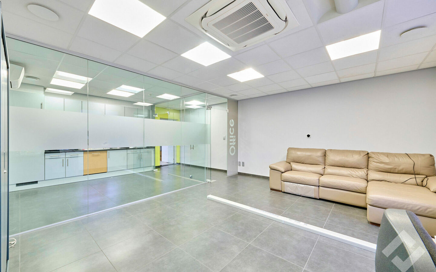 Industrieel gebouw te koop in Lommel