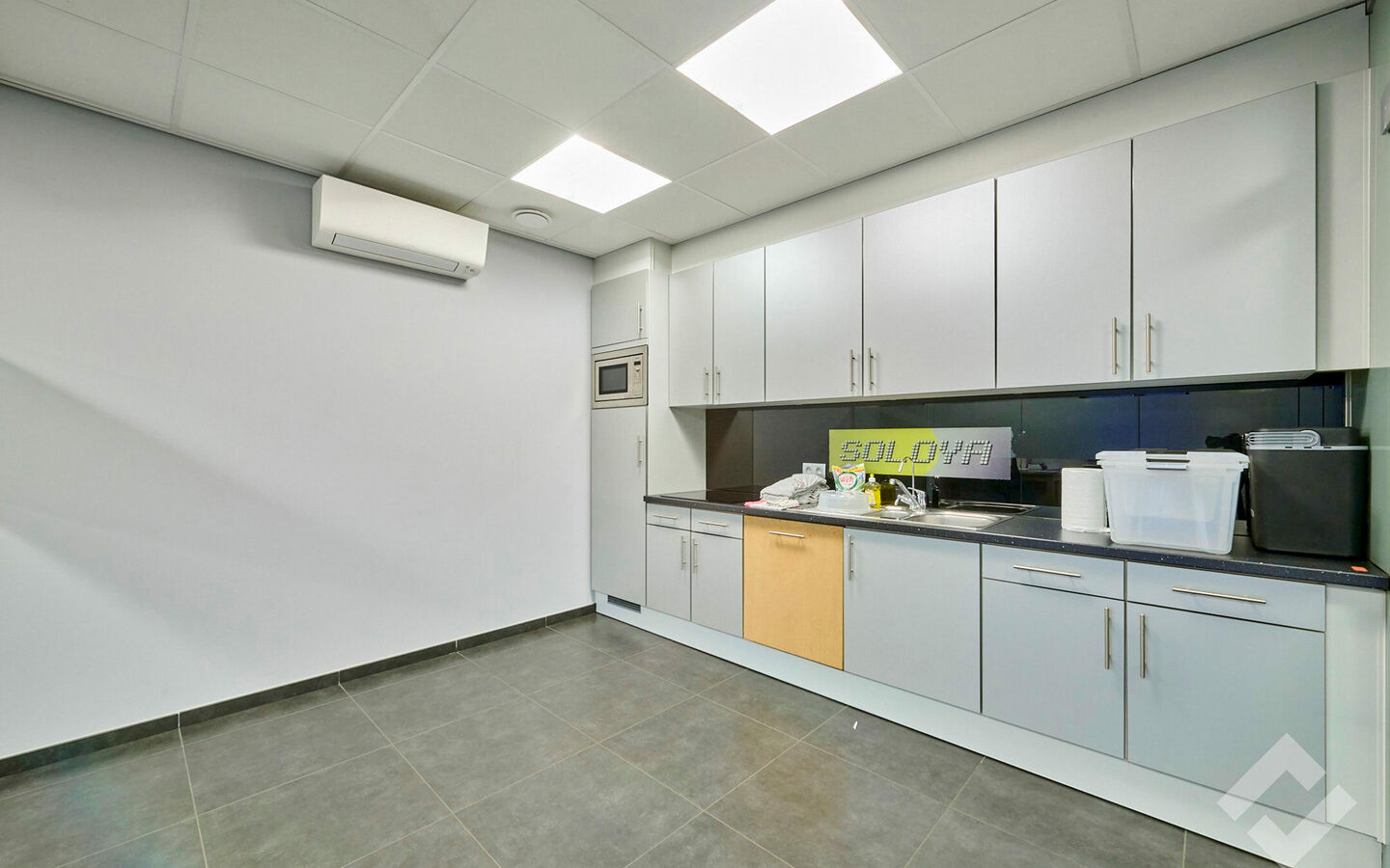 Industrieel gebouw te koop in Lommel