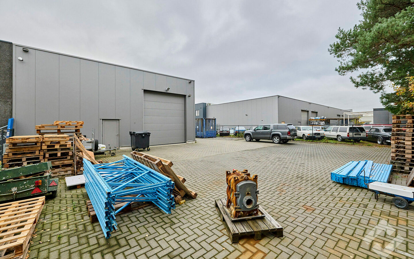 Industrieel gebouw te koop in Lommel
