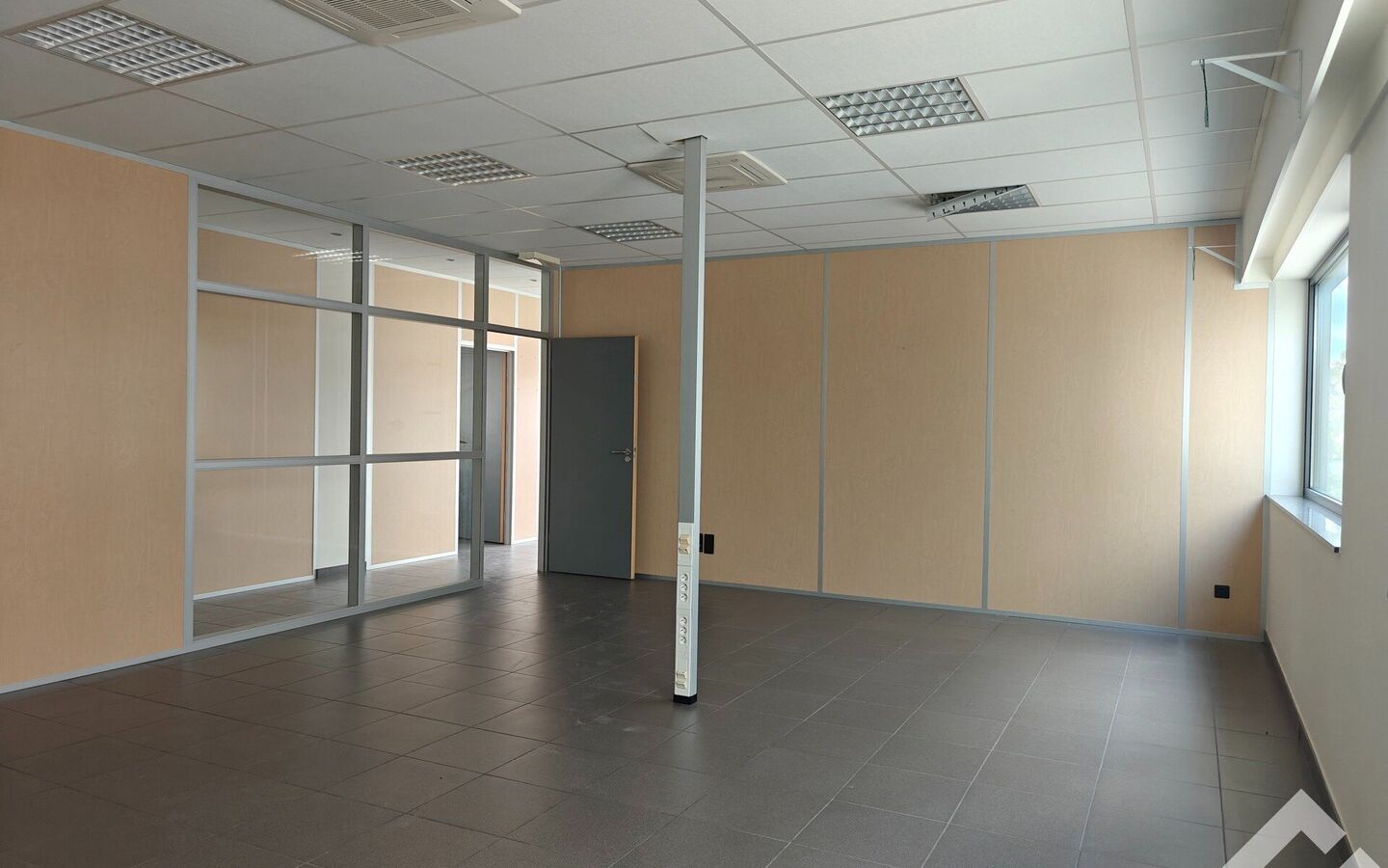 Kantoor te huur in Balen