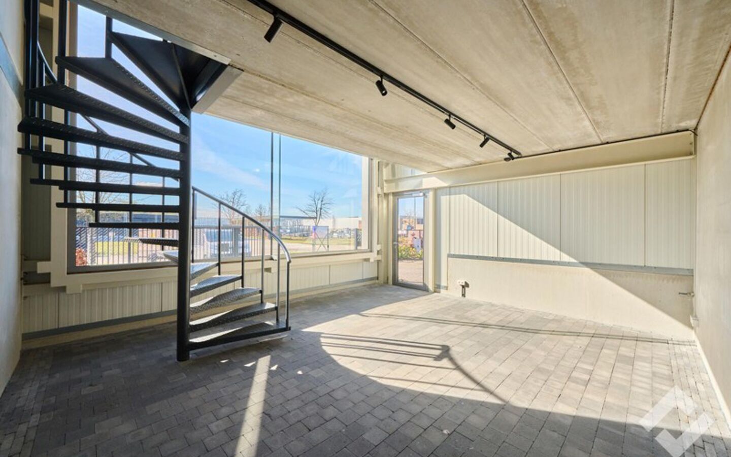 3746003274000003842/3438257