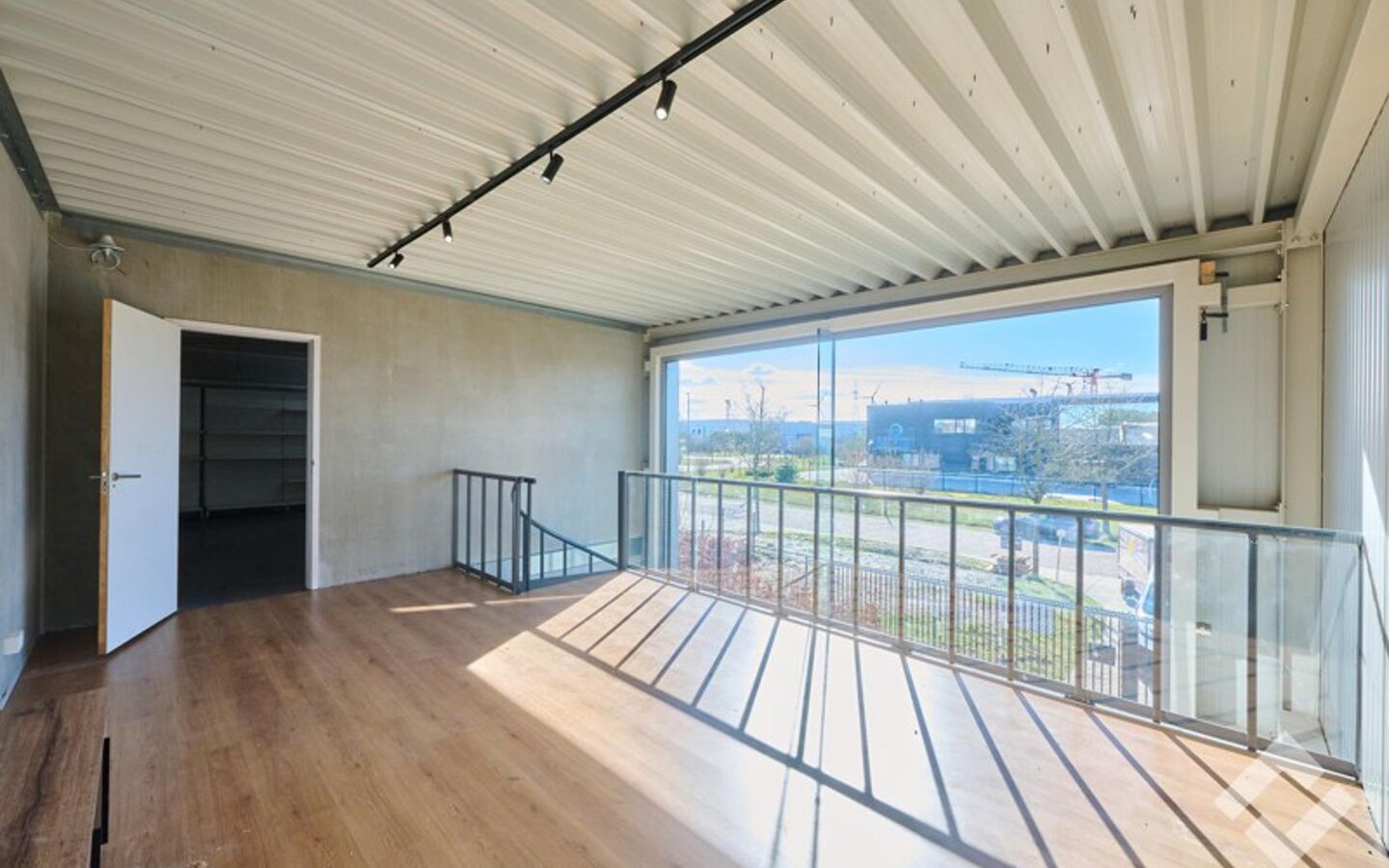 3746003274000003843/3438257