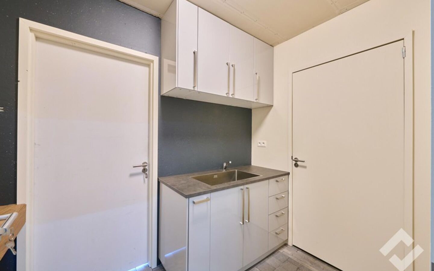 3746003274000003845/3438257