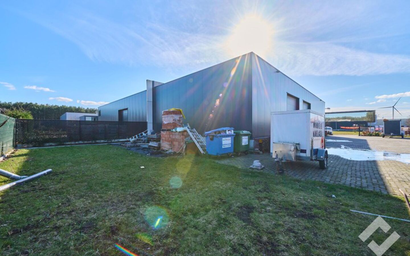 3746003274000003850/3438257